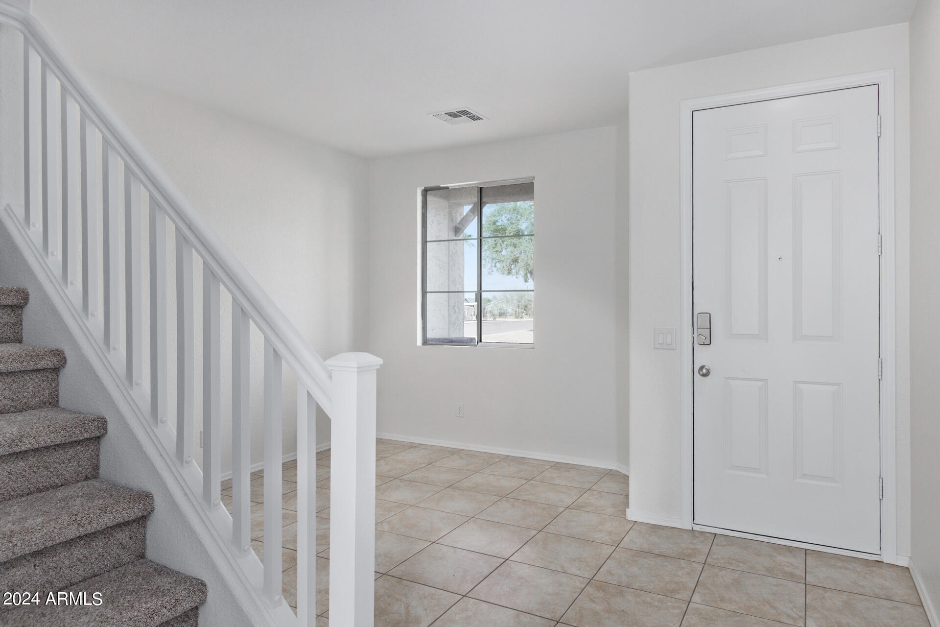 1205 Grenadine Road Phoenix, AZ 85040 - Photo 3 of 19 05 - Grenadine