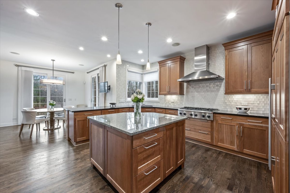 849 Northwoods Road Deerfield, IL 60015 - Photo 7 of 30