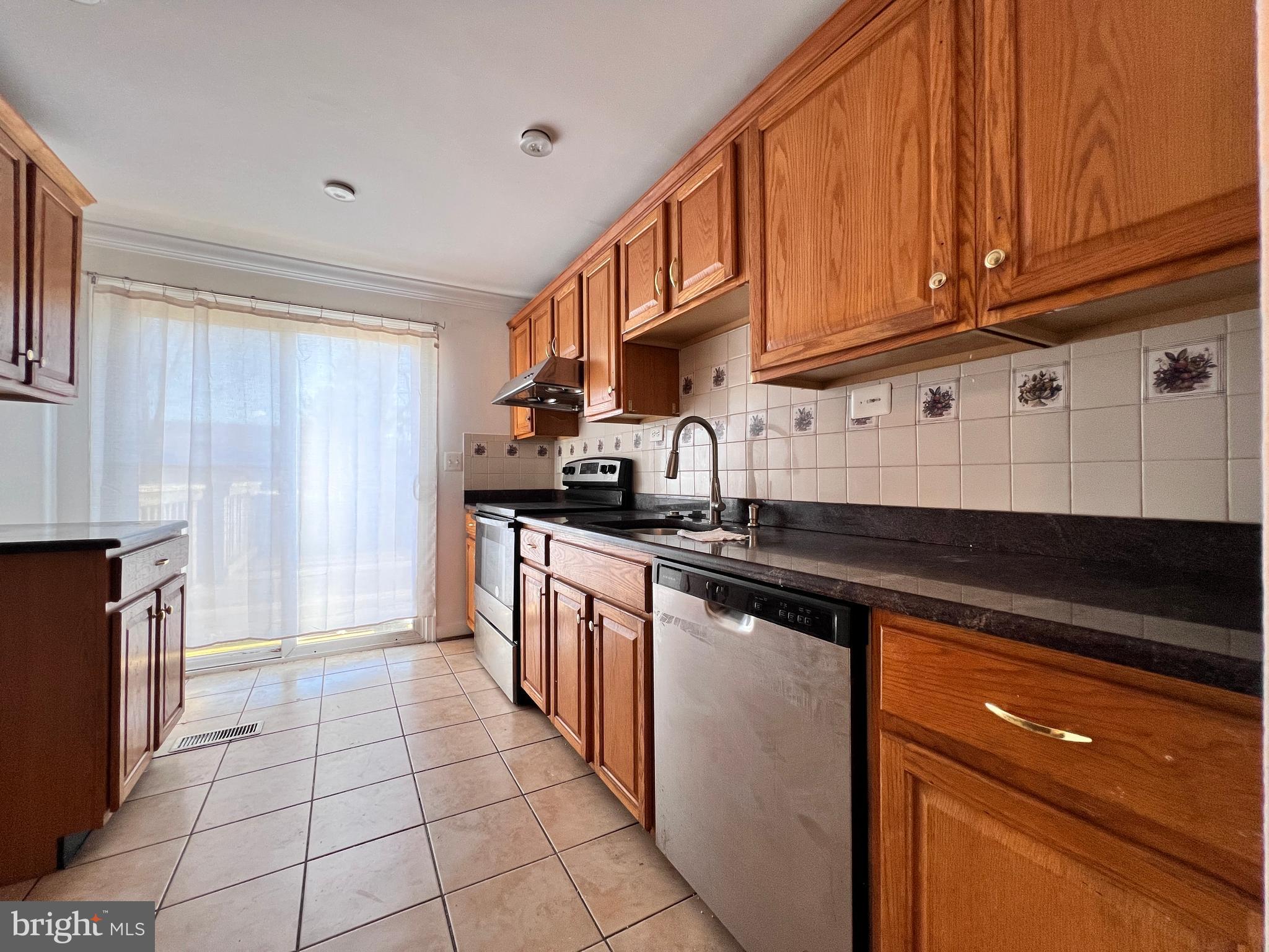 19229 Staleybridge Road Germantown, MD 20876 - Photo 11 of 36