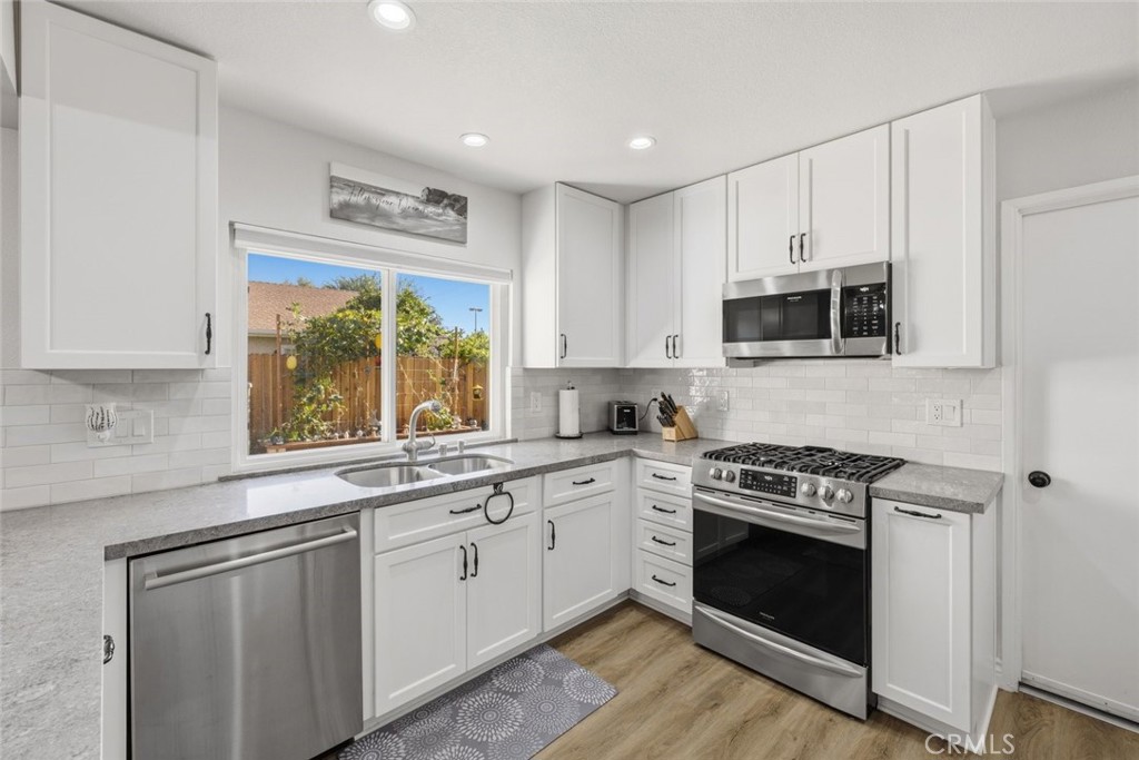 2277 Workman Avenue Simi Valley, CA 93063 - Photo 4 of 31 Gallery Image 4