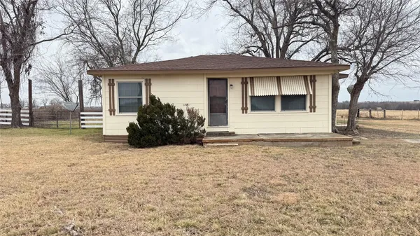 $1,450 | 4651 County Road 417, Taylor, TX 76574