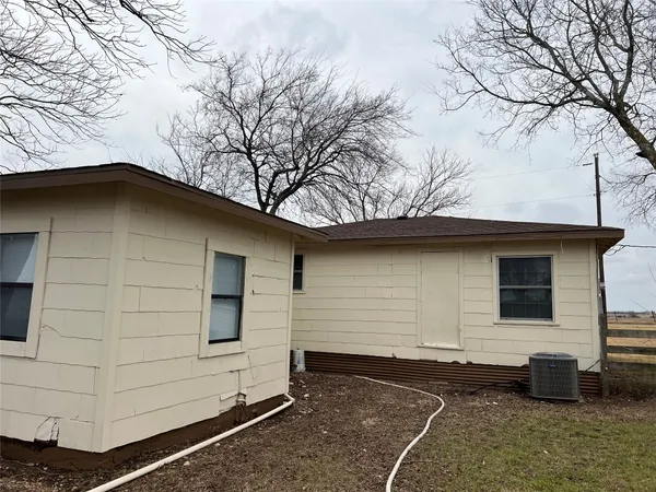 $1,450 | 4651 County Road 417, Taylor, TX 76574