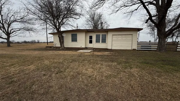 $1,450 | 4651 County Road 417, Taylor, TX 76574