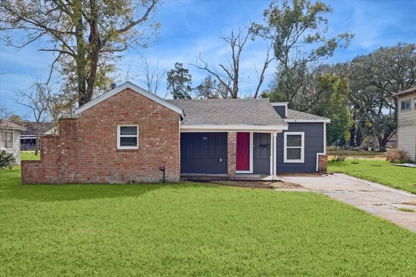$167,000 | 710 East Magnolia Street, Angleton, TX 77515