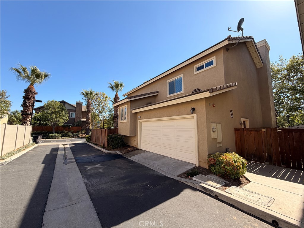 6287 Oakfield Court Riverside, CA 92504 - Photo 14 of 17 Garage