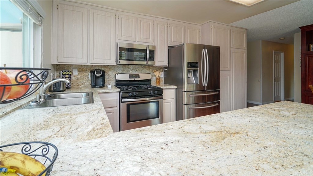 6868 Holbrook Way Riverside, CA 92504 - Photo 11 of 33