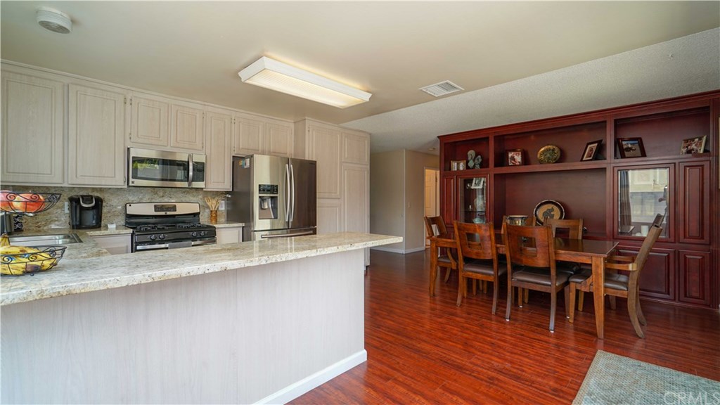 6868 Holbrook Way Riverside, CA 92504 - Photo 12 of 33