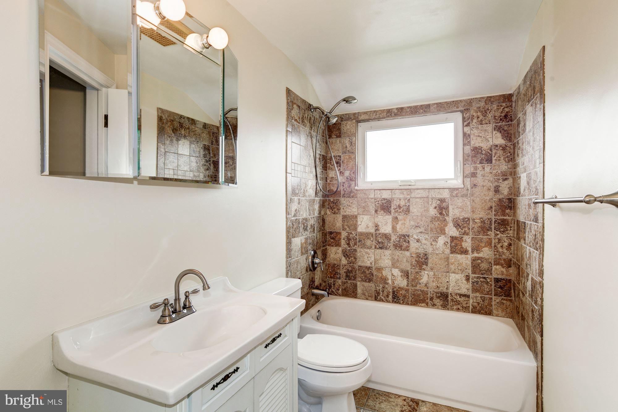 910 Courtney Road Baltimore, MD 21227 - Photo 23 of 30 Bath Upper Hall