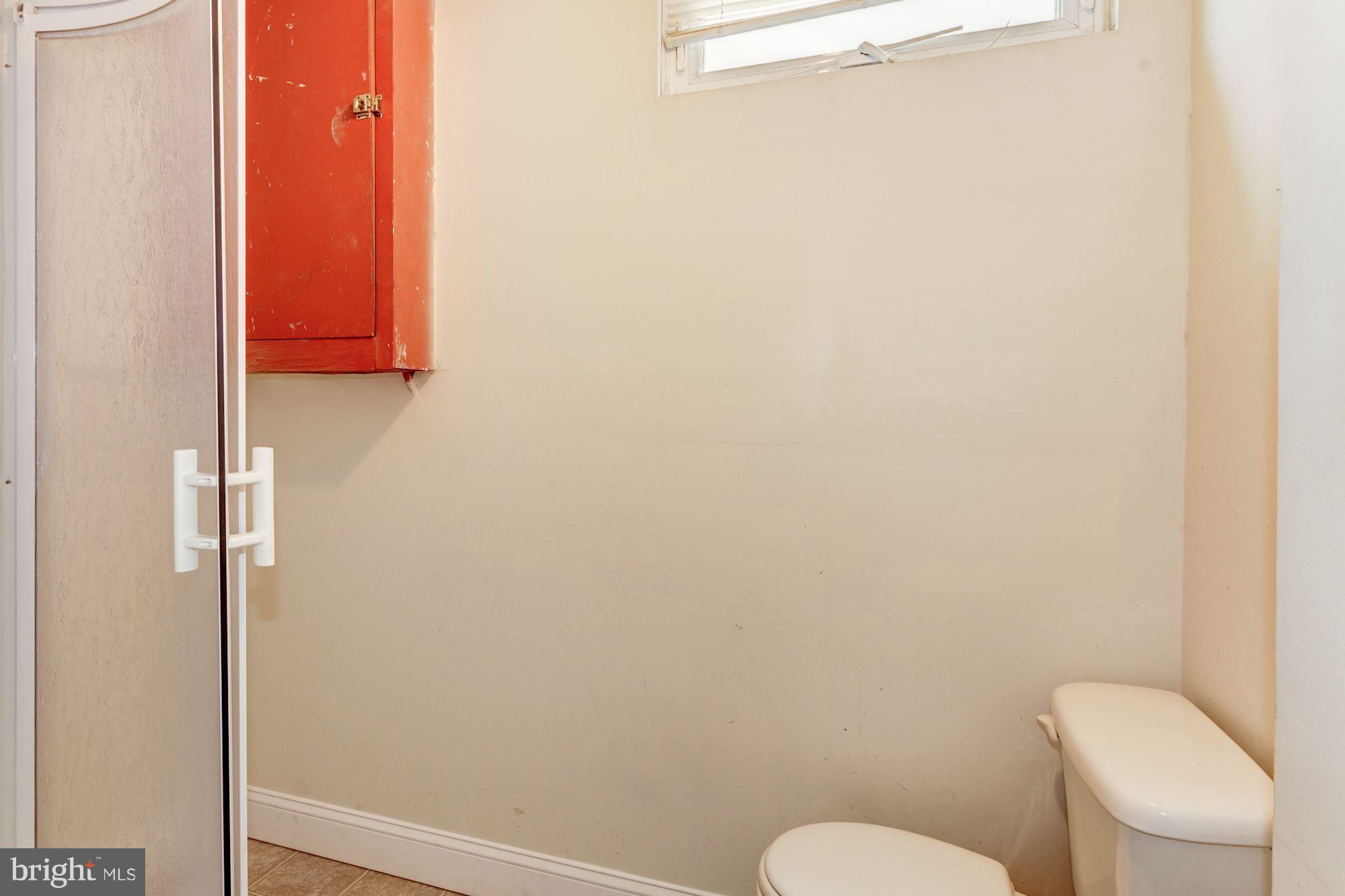 910 Courtney Road Baltimore, MD 21227 - Photo 27 of 30 Bath Lower