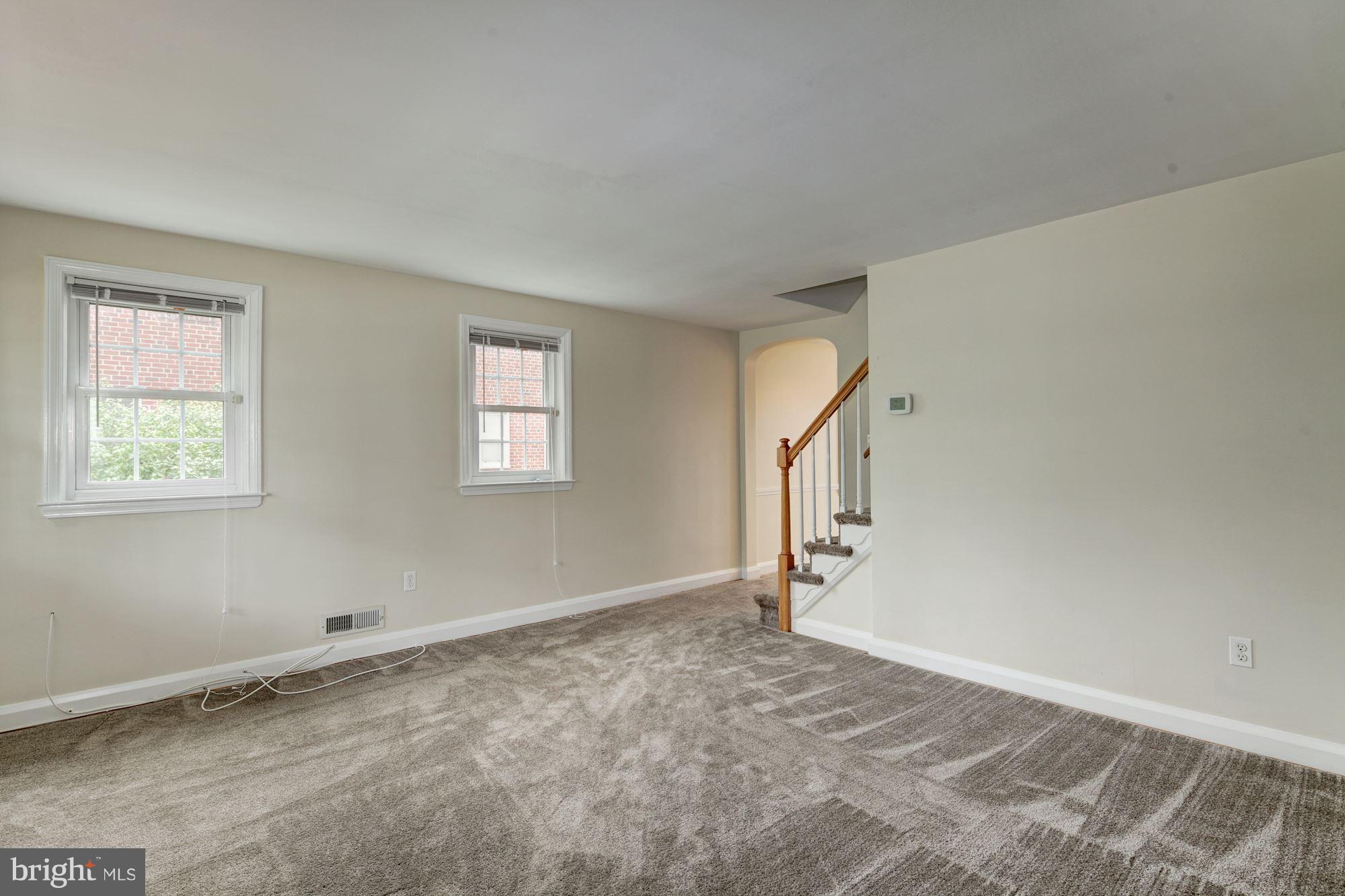 910 Courtney Road Baltimore, MD 21227 - Photo 5 of 30 Living Room
