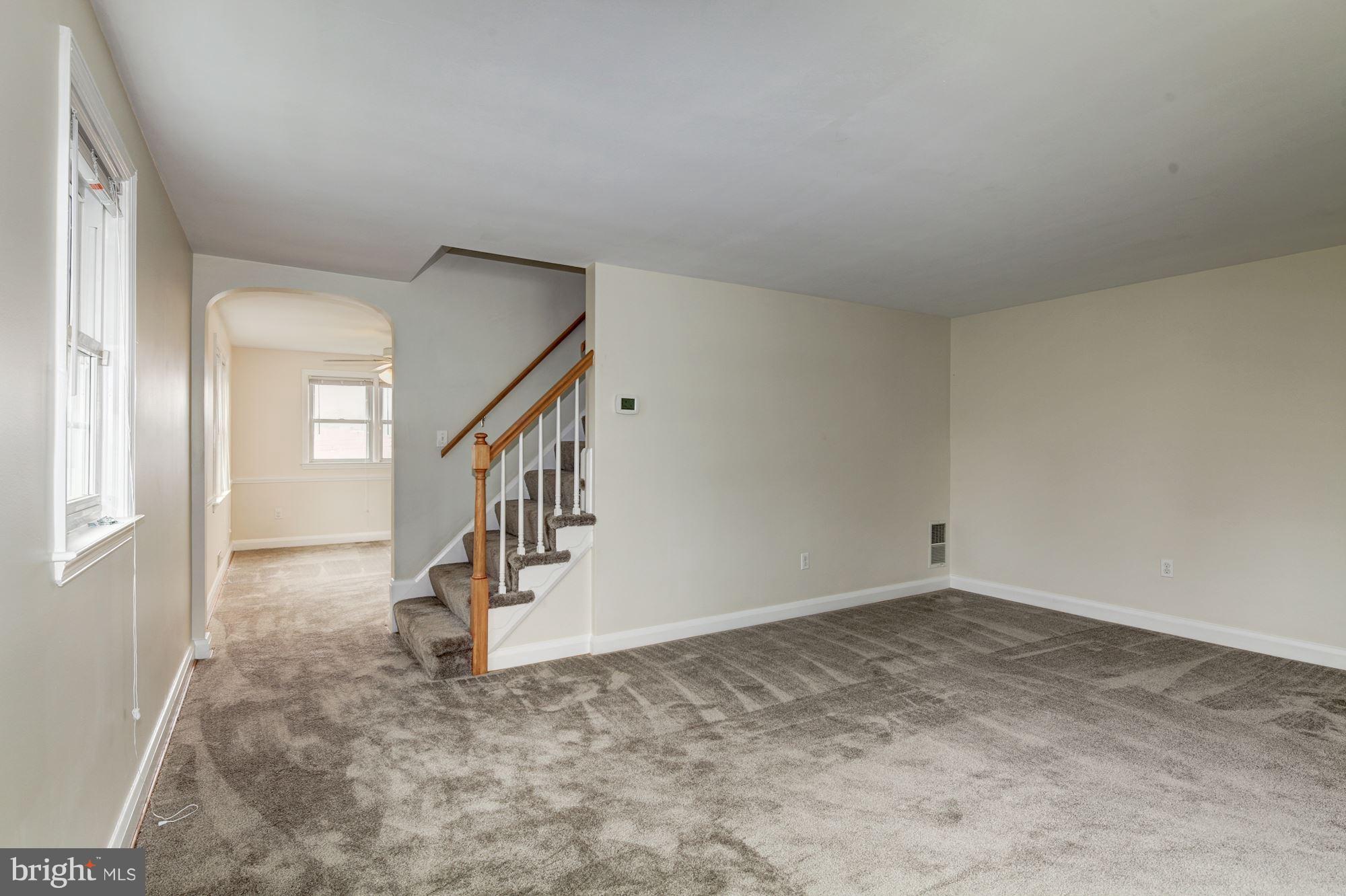910 Courtney Road Baltimore, MD 21227 - Photo 8 of 30 Living Room
