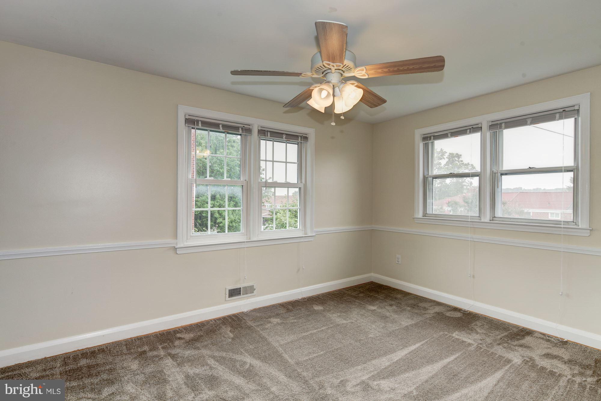 910 Courtney Road Baltimore, MD 21227 - Photo 10 of 30 Dining Room