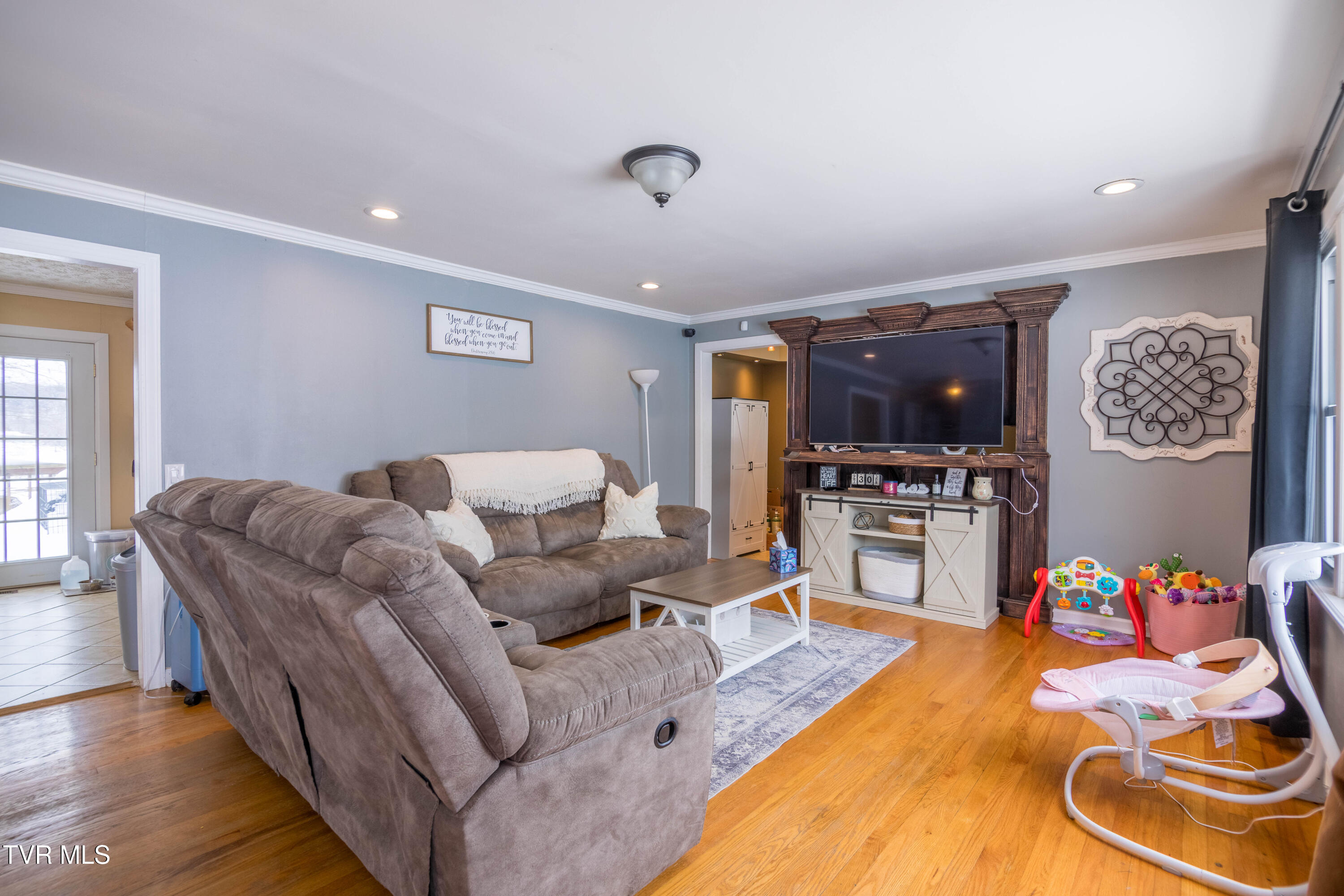 324 Juniper Street Greeneville, TN 37745 - Photo 4 of 21 087A1475-HDR