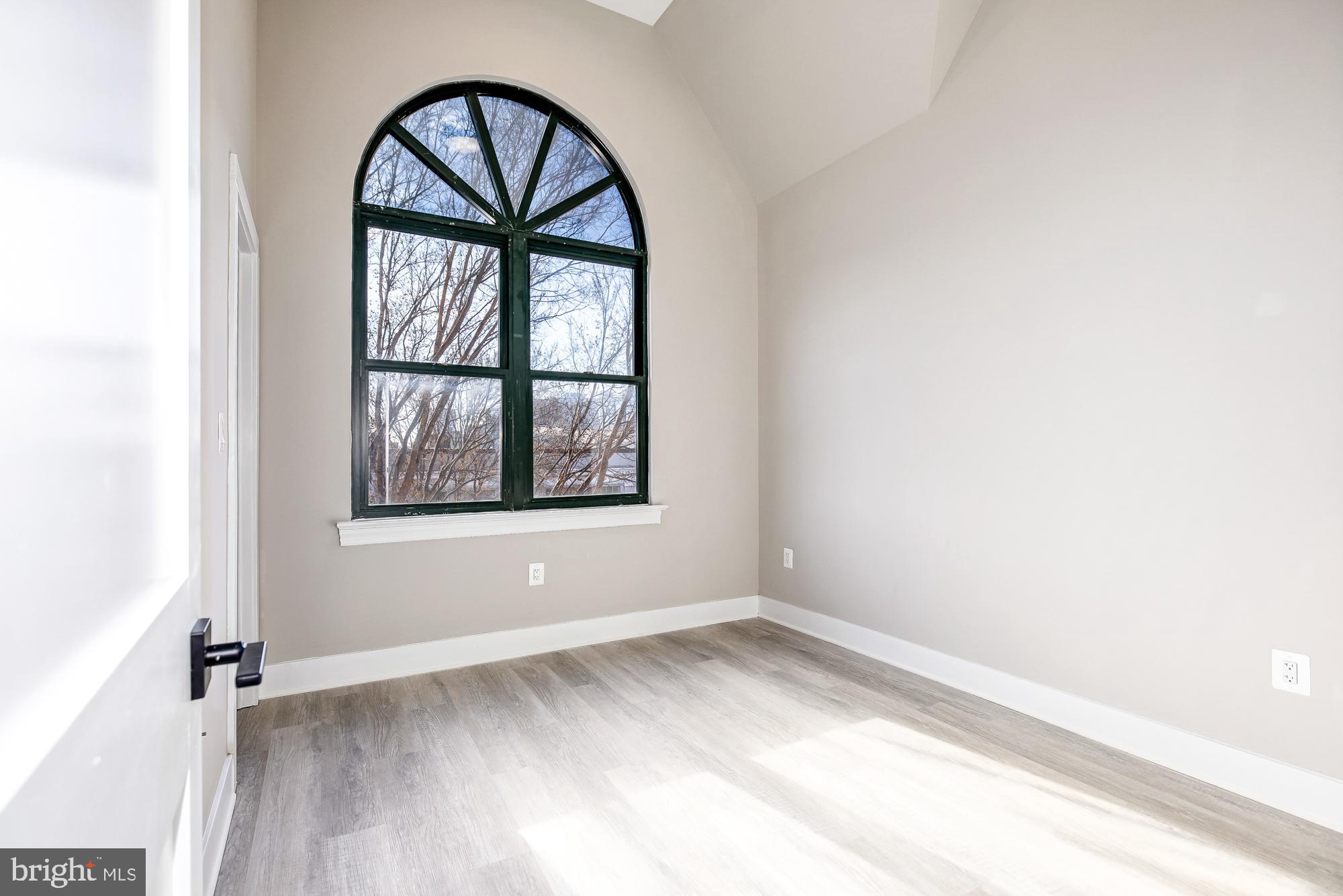 3325 M Street Northwest, Unit TWO Washington, DC 20007 - Photo 23 of 33