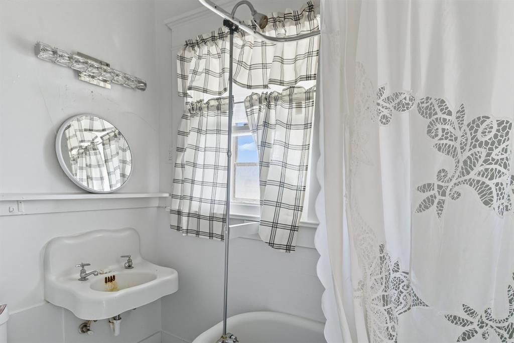 709 East 23rd Street Cisco, TX 76437 - Photo 12 of 17 a bathroom with a sink and mirror