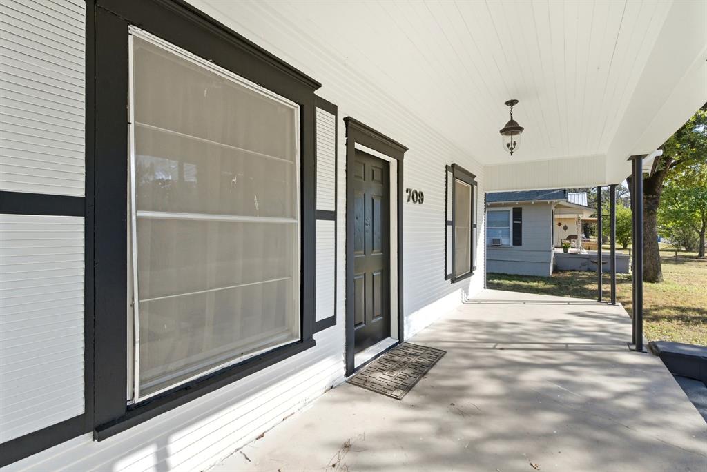 709 East 23rd Street Cisco, TX 76437 - Photo 2 of 17 a view of entryway