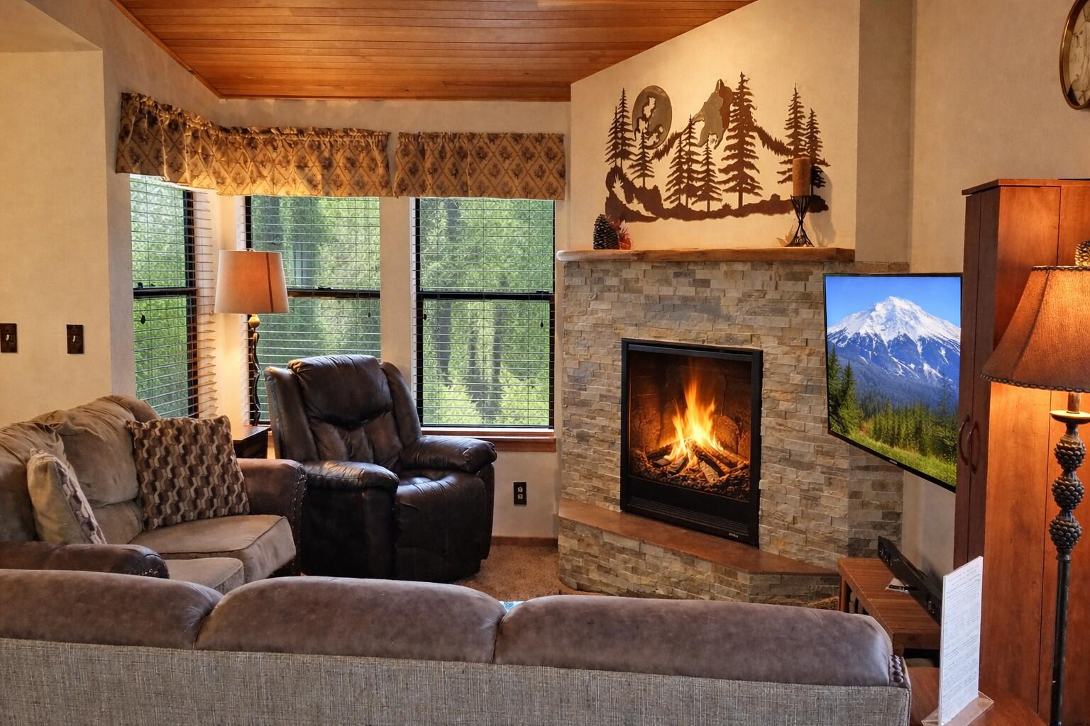 17730 West Core Road, Unit 2 FAIRWAY VILLAGE Sunriver, OR 97707 - Photo 2 of 30 Living Area
