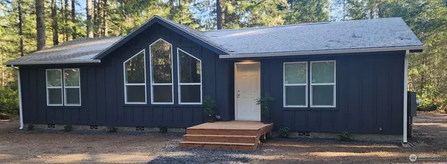 $379,000 | 80 Northeast Madrona Avenue, Tahuya, WA 98588