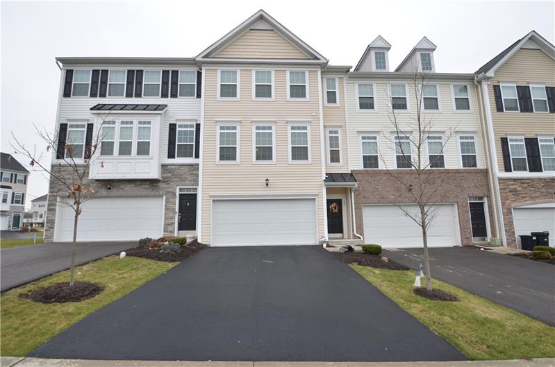 19 Roosevelt Drive McKees Rocks, PA 15136 - Photo 1 of 20 Gallery Image 1