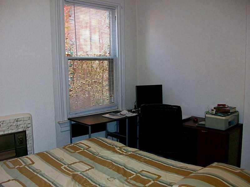 708 South Negley Avenue, Unit 4 Shadyside, PA 15232 - Photo 4 of 9 a bedroom with a bed and a window