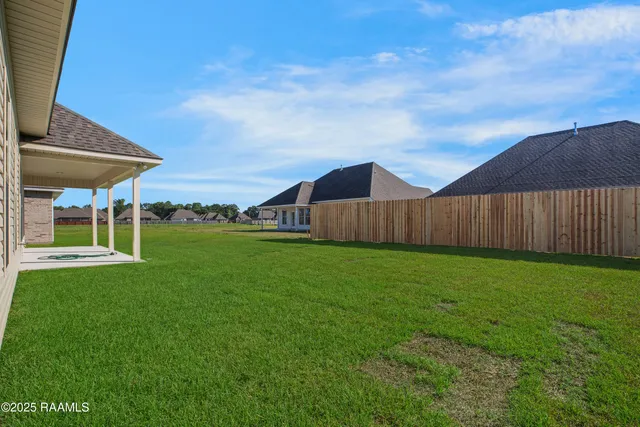 $2,000 | 117 Steep Meadows, Lafayette, LA 70506