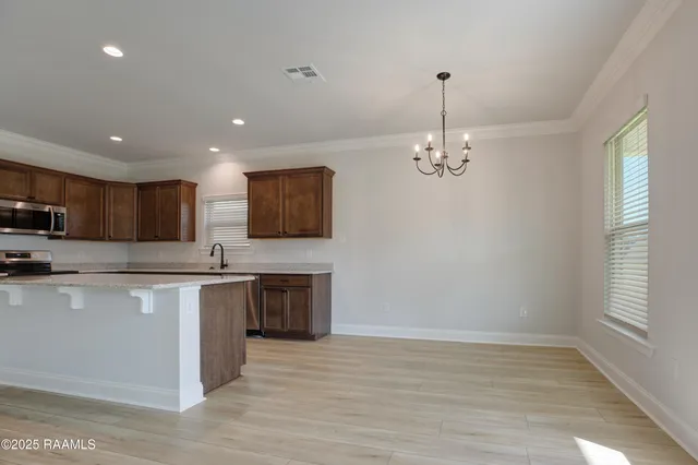 $2,000 | 117 Steep Meadows, Lafayette, LA 70506