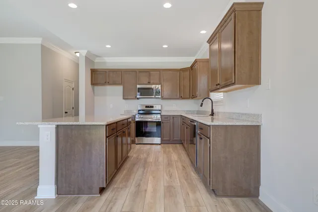 $2,000 | 117 Steep Meadows, Lafayette, LA 70506