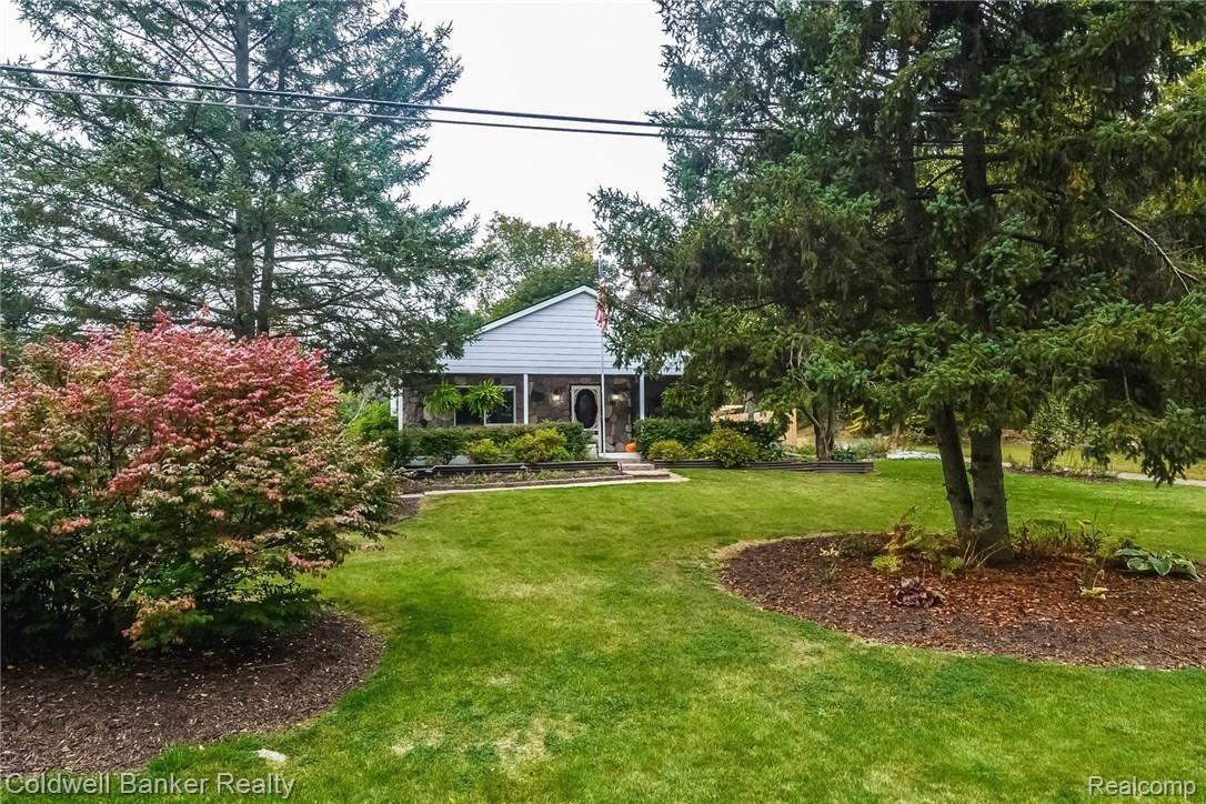 1279 Porter Road White Lake, MI 48383 - Photo 2 of 30 002-Front_View-4794062-medium.jpg