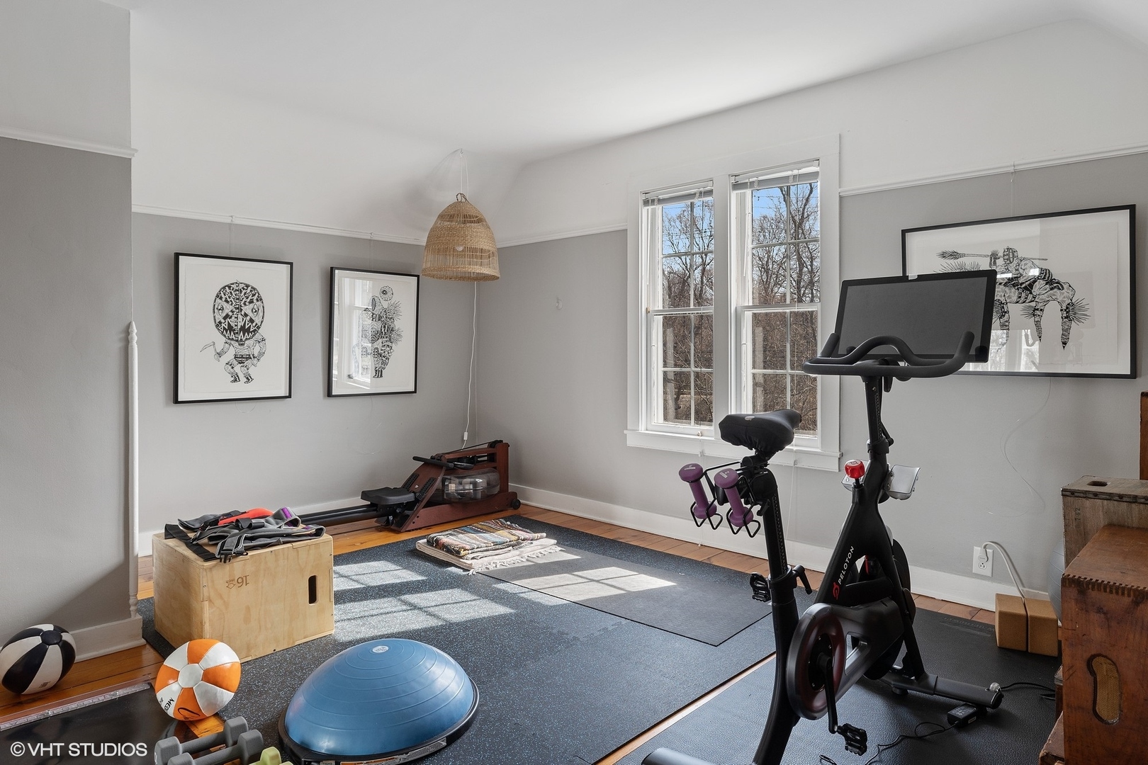 2404 Ridge Avenue Evanston, IL 60201 - Photo 16 of 22 a room with gym equipment and windows