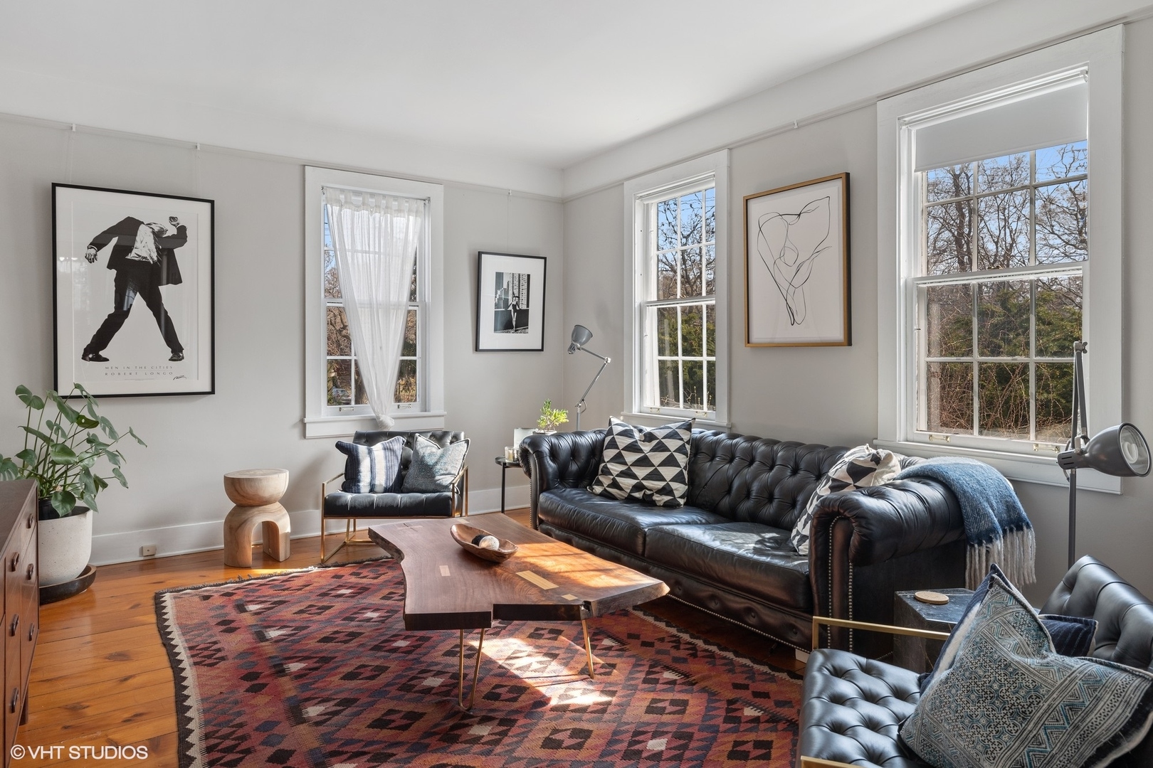 2404 Ridge Avenue Evanston, IL 60201 - Photo 2 of 22 a living room with furniture and wooden floor