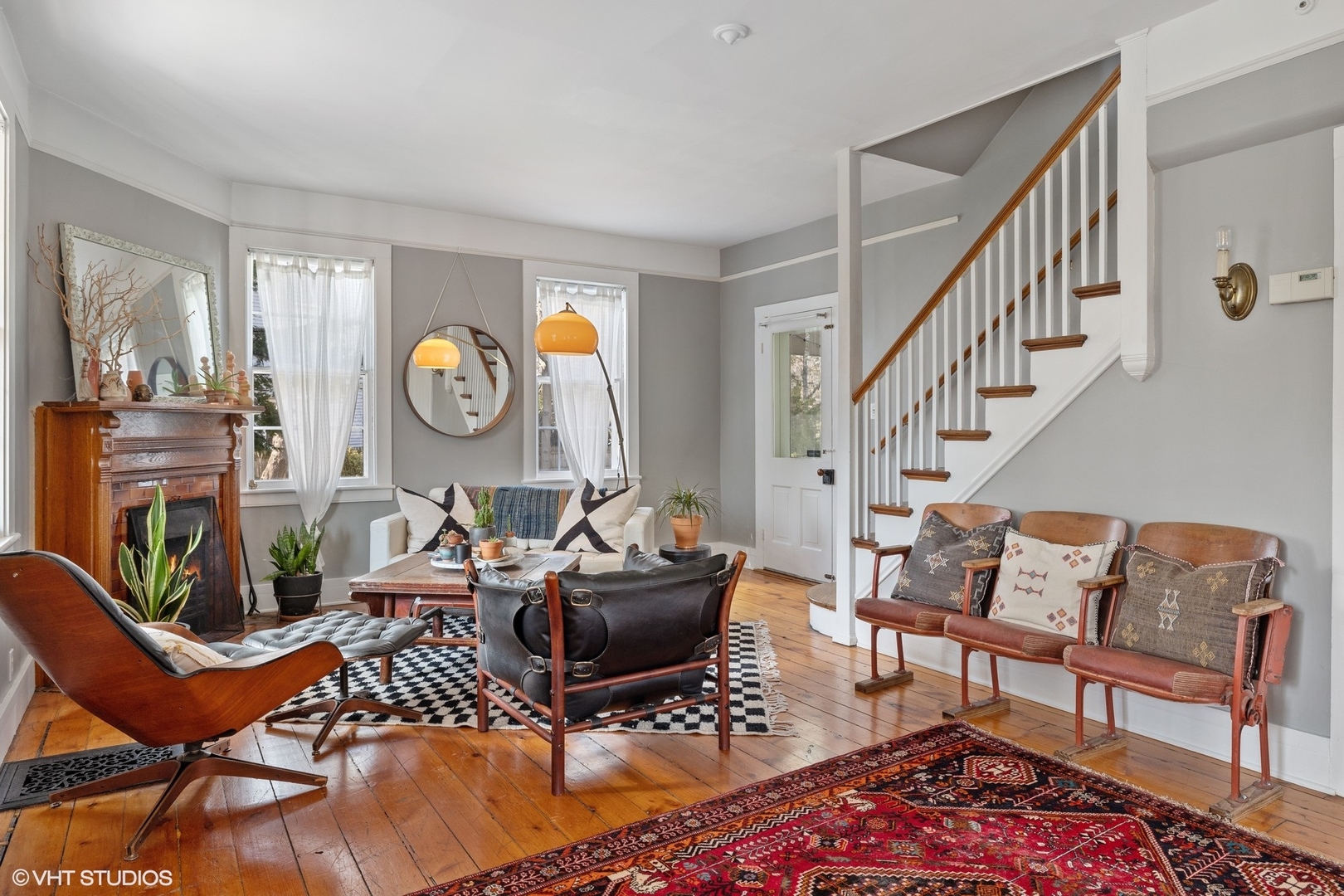 2404 Ridge Avenue Evanston, IL 60201 - Photo 7 of 22 a living room with furniture and a clock