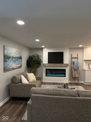 $379,900 | 7118 Mikesell Drive, Indianapolis, IN 46260