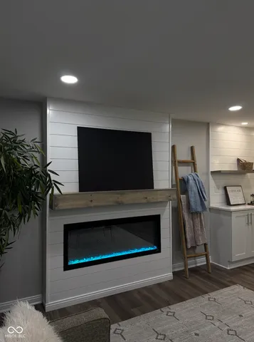 $379,900 | 7118 Mikesell Drive, Indianapolis, IN 46260