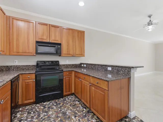 $3,100 | 2502 North Dixie Highway, Unit 15, Lake Worth Beach, FL 33460