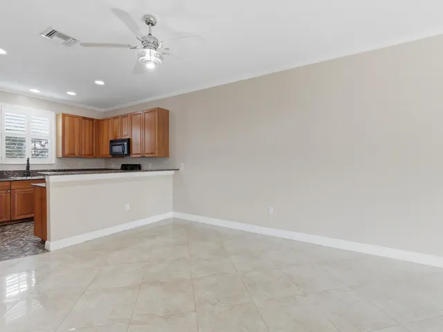 $3,100 | 2502 North Dixie Highway, Unit 15, Lake Worth Beach, FL 33460