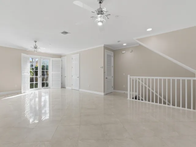 $3,100 | 2502 North Dixie Highway, Unit 15, Lake Worth Beach, FL 33460