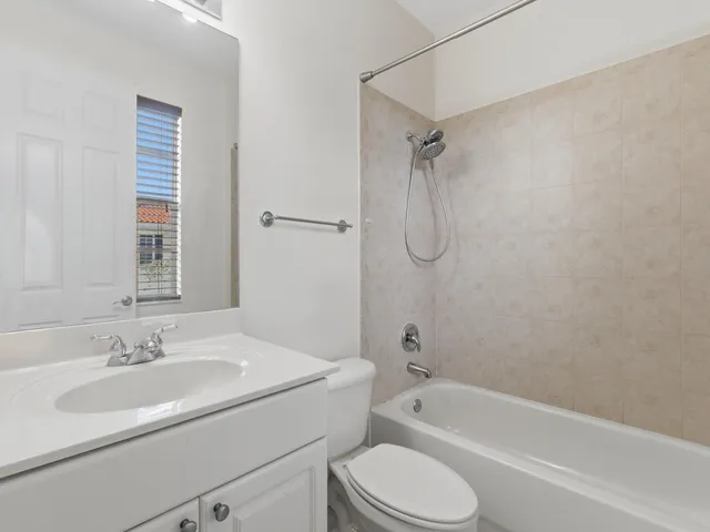 $3,100 | 2502 North Dixie Highway, Unit 15, Lake Worth Beach, FL 33460