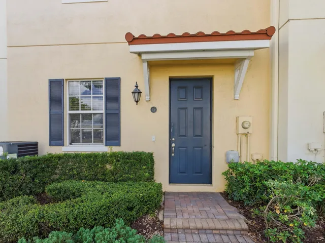 $3,100 | 2502 North Dixie Highway, Unit 15, Lake Worth Beach, FL 33460