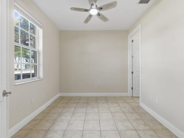 $3,100 | 2502 North Dixie Highway, Unit 15, Lake Worth Beach, FL 33460