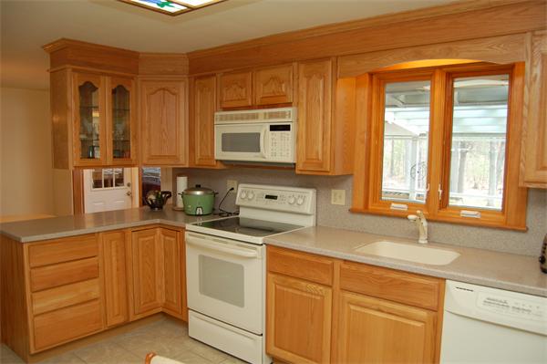23 Knight Road Framingham, MA 01701 - Photo 3 of 19 Gallery Image 3