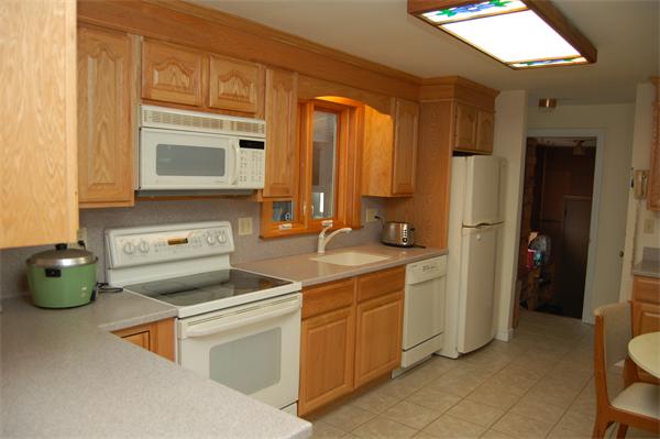 23 Knight Road Framingham, MA 01701 - Photo 4 of 19 Gallery Image 4
