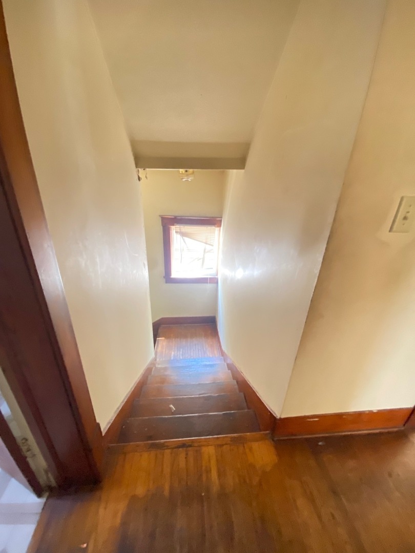 330 West Everett Street Dixon, IL 61021 - Photo 18 of 34 a view of entryway with wooden floor