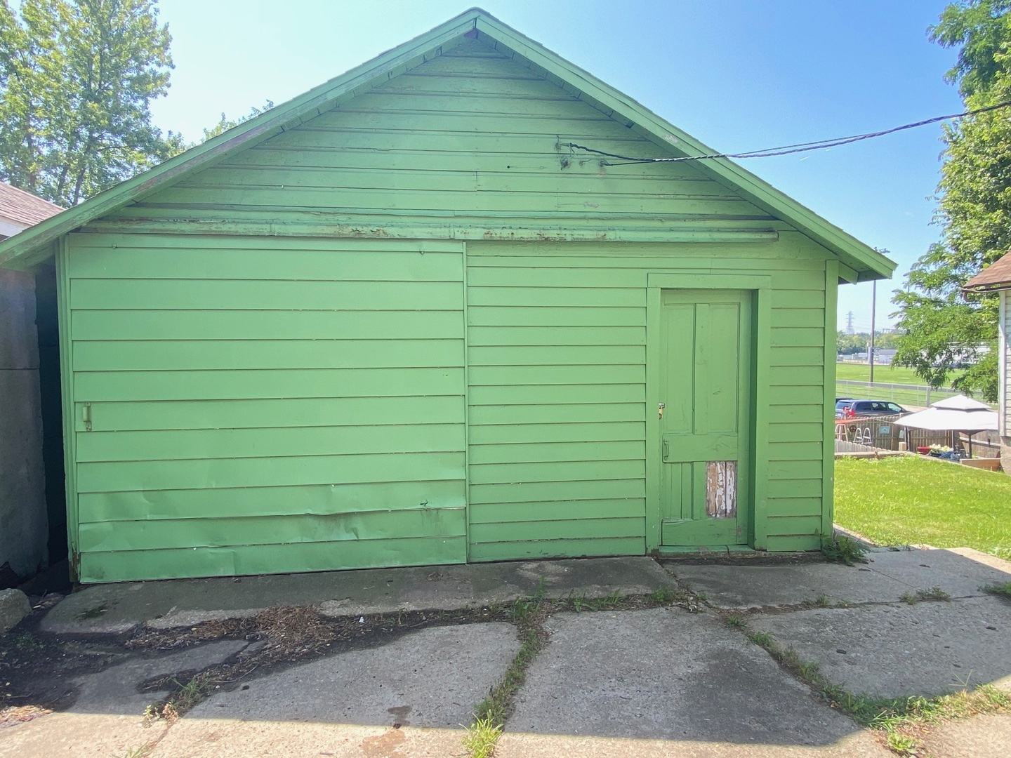 330 West Everett Street Dixon, IL 61021 - Photo 2 of 34 a front view of a house