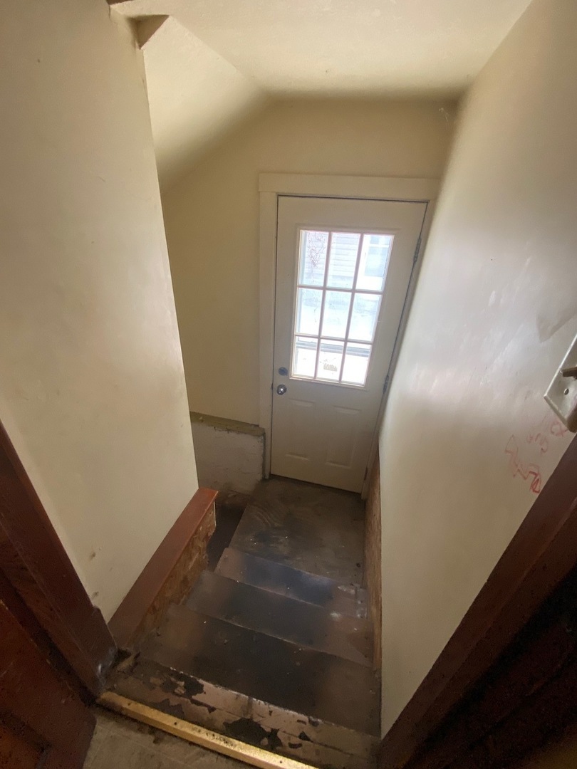 330 West Everett Street Dixon, IL 61021 - Photo 22 of 34 a view of an empty room