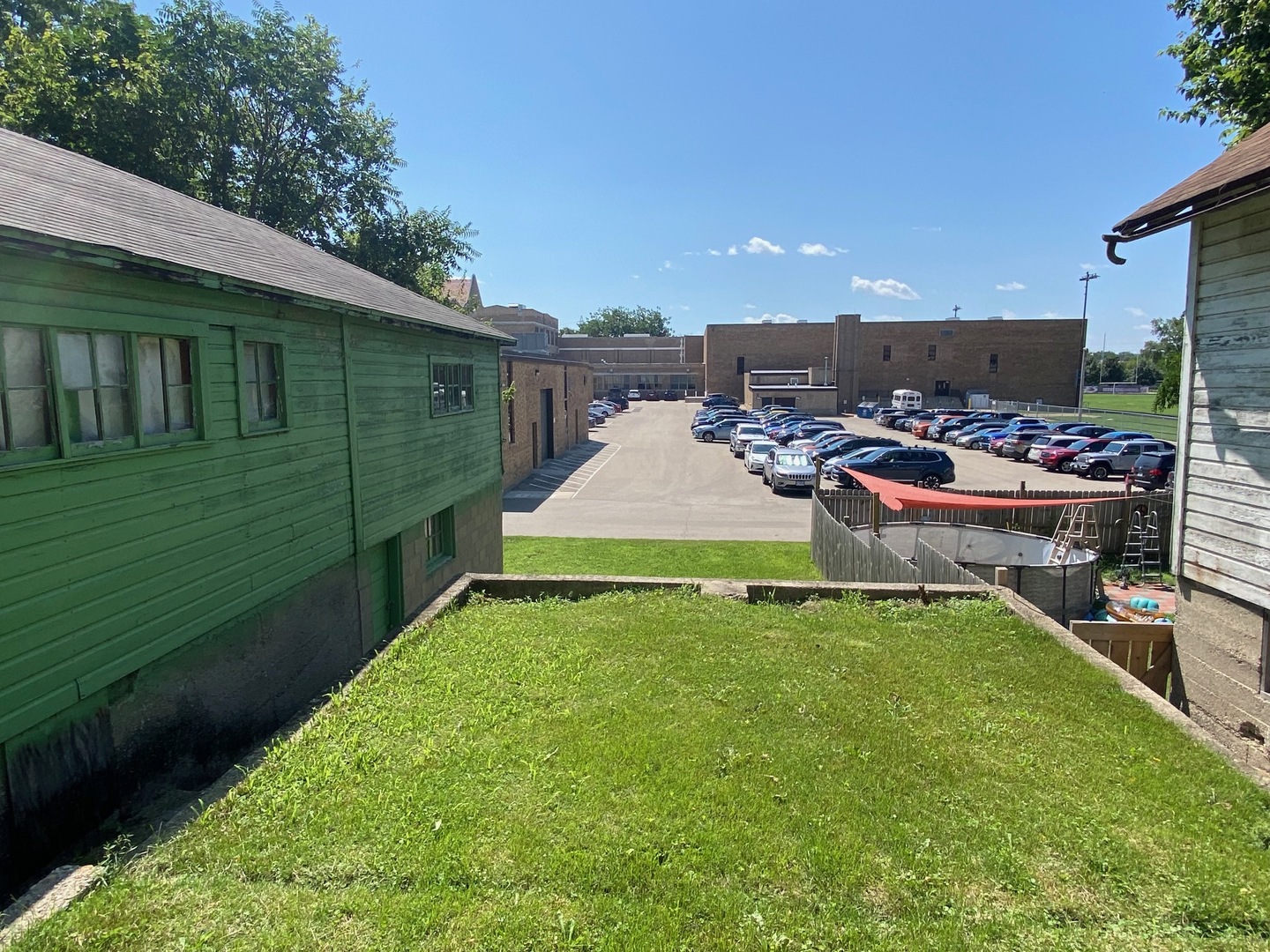 330 West Everett Street Dixon, IL 61021 - Photo 33 of 34 a view of a backyard with sitting area
