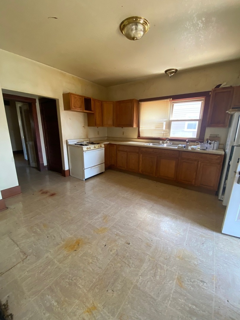 330 West Everett Street Dixon, IL 61021 - Photo 7 of 34 a large kitchen with stainless steel appliances a large counter top