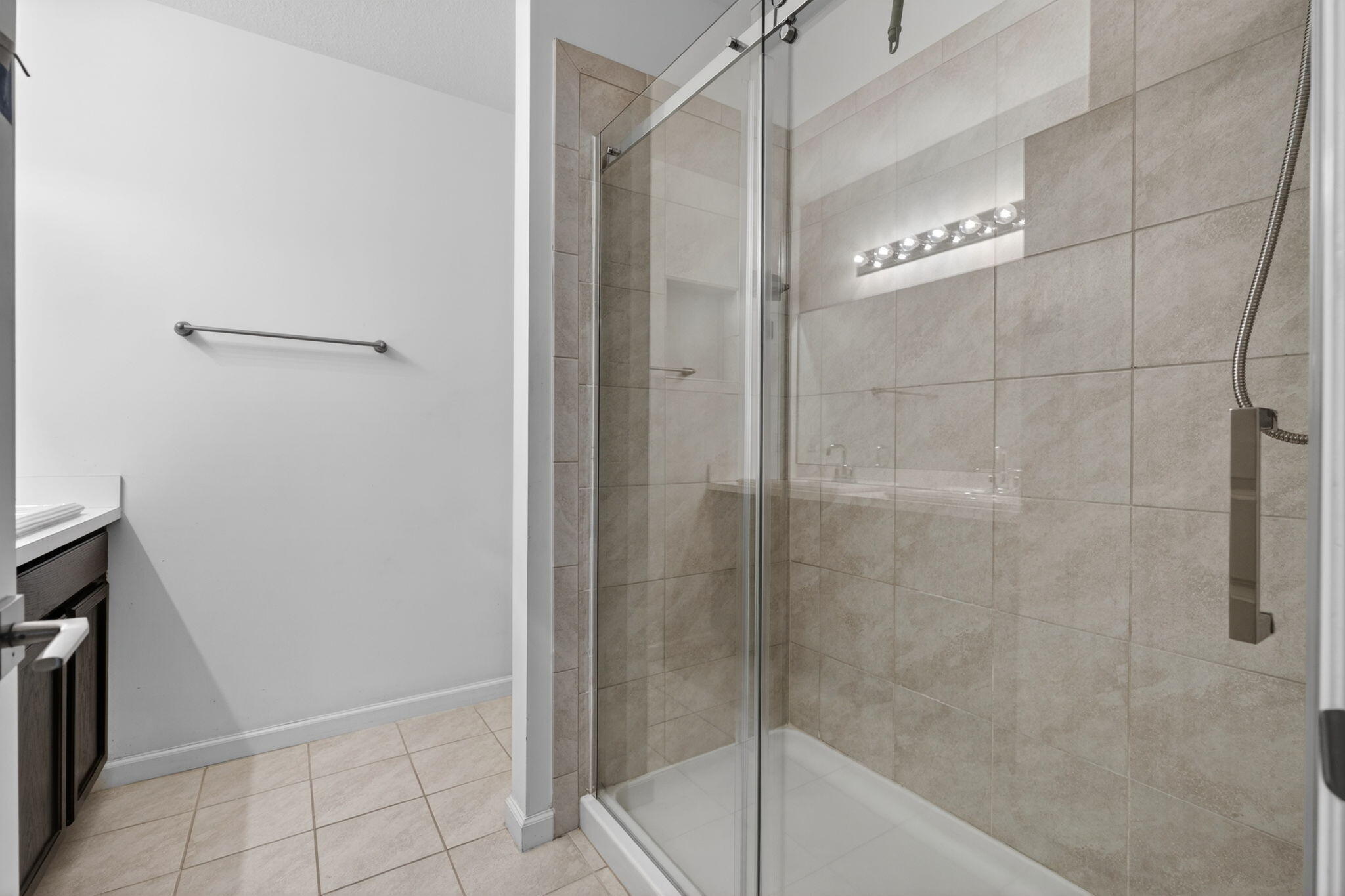 6814 Mitchell Street Jupiter, FL 33458 - Photo 34 of 49 a bathroom with a bathtub
