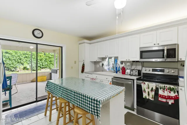 $445,000 | 7863 Southeast Lexington Avenue, Hobe Sound, FL 33455