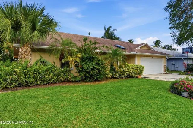 $445,000 | 7863 Southeast Lexington Avenue, Hobe Sound, FL 33455