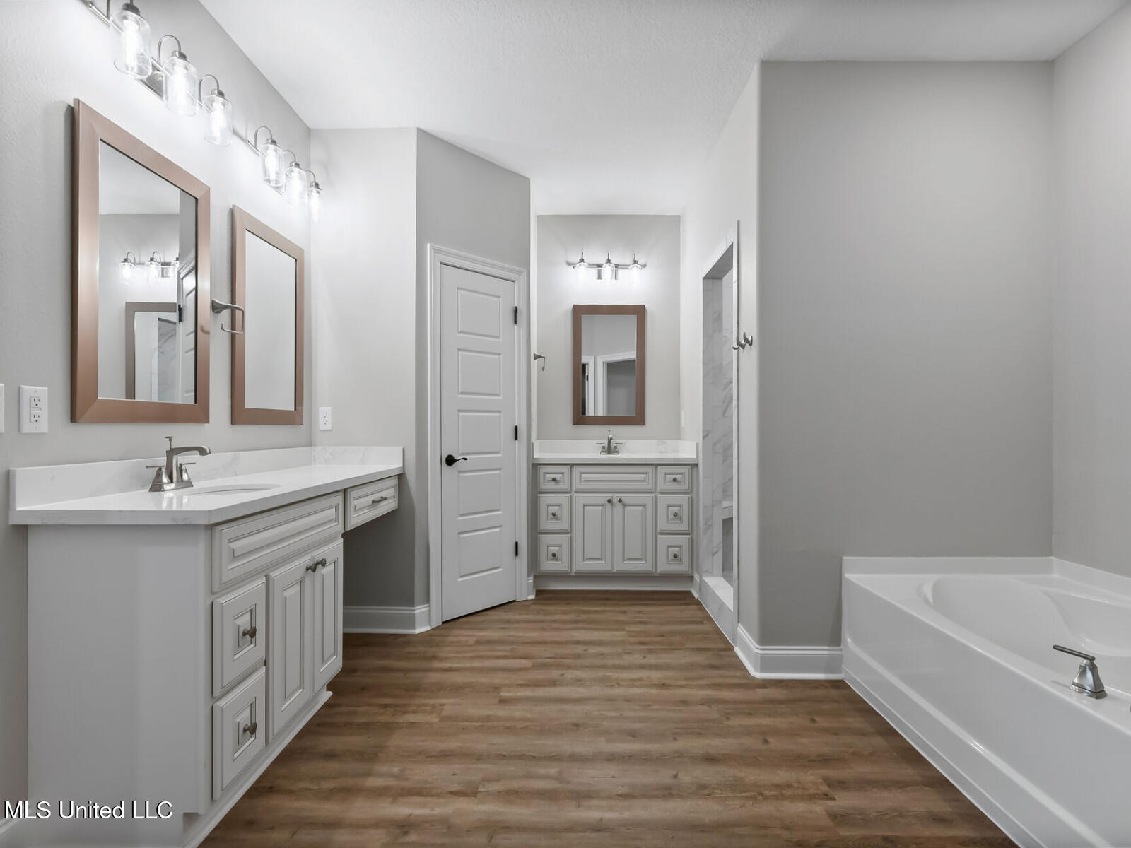 13501 Garland Road Ocean Springs, MS 39564 - Photo 13 of 19 Taylor_A214_PrimaryBath